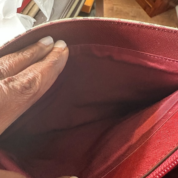 Burberry Tote - Picture 5 of 9